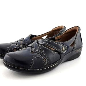 Clarks Collection Women's Closed Toe Mary Jane Flats Navy Blue White Stitch 6M
